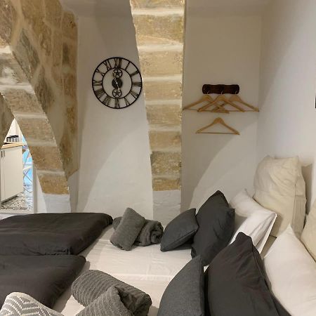 Studio Apartment In Valletta Exteriör bild