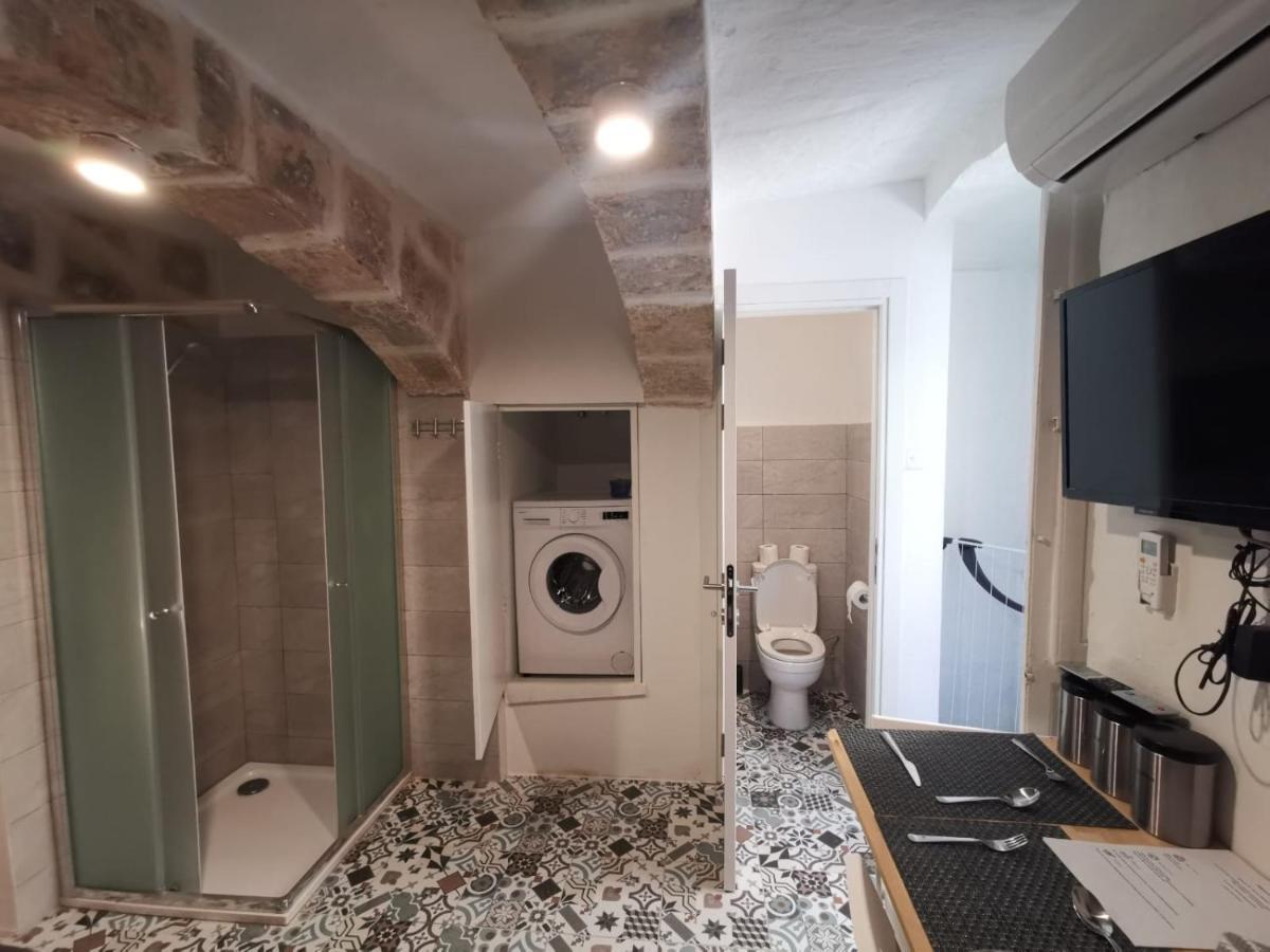 Studio Apartment In Valletta Exteriör bild